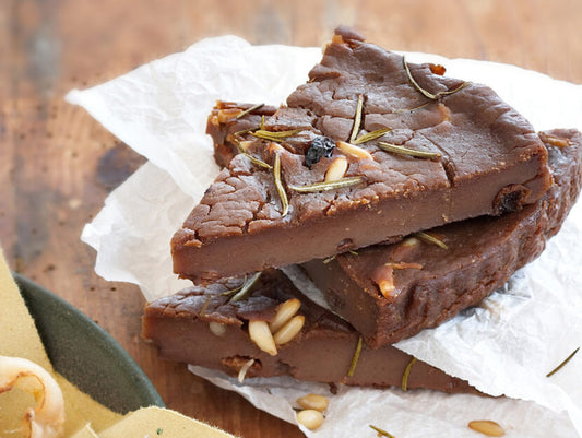 Come preparare il Castagnaccio originale: ricetta semplice e gustosa