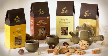 collezione di biscotti frollini cantuccini alla farina di castagne